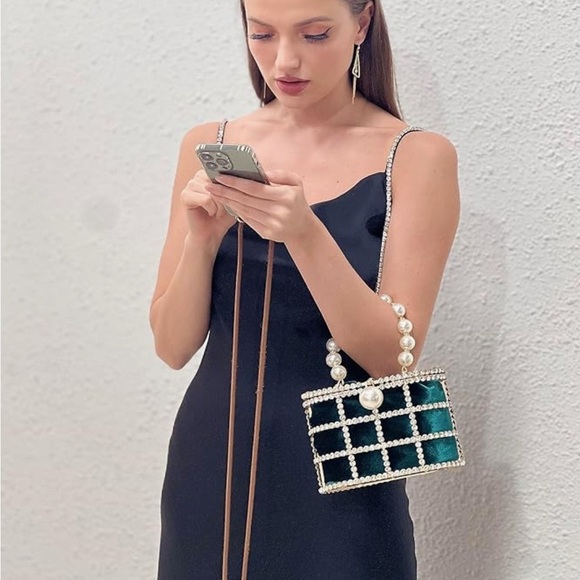 Elegant Pearl-Embellished Green Handbag 💚💚 - Picture 2 of 15